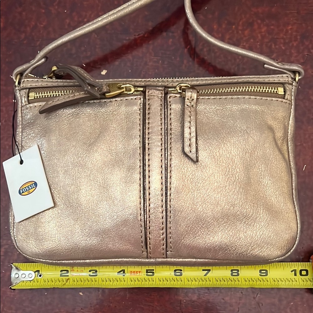 Fossil Gold Crossbody Bag with Leather Material and Stylish Zippers